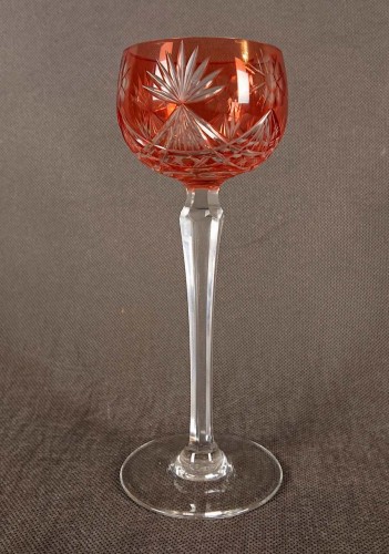 Wysoki kielich do wina - Szkło o pięknej formie i barwie