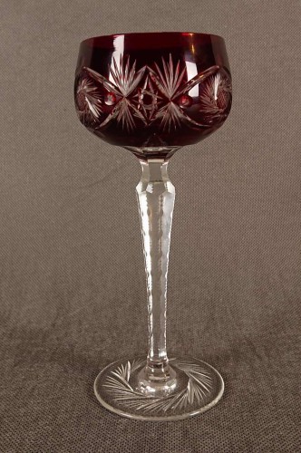 Wiśniowy kielich do wina - Puchar o pięknej formie i barwie