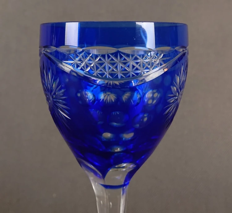 Niebieski remer do wina - Stare szlify i forma