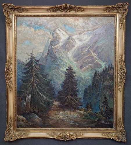 Efektowny pejzaż olejny na płótnie, przedstawiający ośnieżony szczyt górski w ramie z dwóch jodeł.