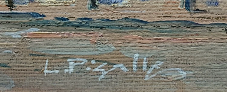 Zbliżenie na niebo i górną krawędź murów amfiteatru.