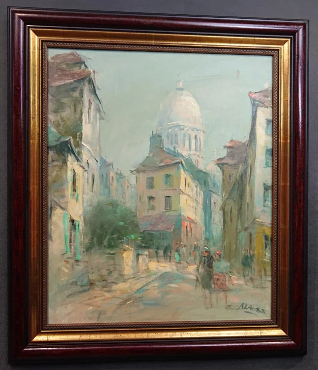 Obraz przedstawia widok na paryską ulicę w dzielnicy Montmartre. W tle góruje monumentalna, jasna kopuła bazyliki Sacré-Cœur.JPG