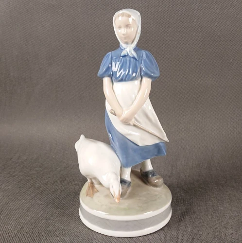 Royal Copenhagen 527 Gęsiarka Figurka Porcelanowa | Pige med Gås.