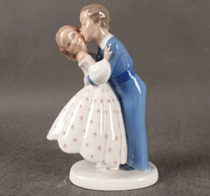 Bing & Grondahl 2162 Figurka Pierwszy Pocałunek Para w Tańcu | B&G Denmark