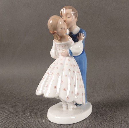 Porcelanowa para w tańcu B&G 2162 - romantyczna rzeźba figuralna