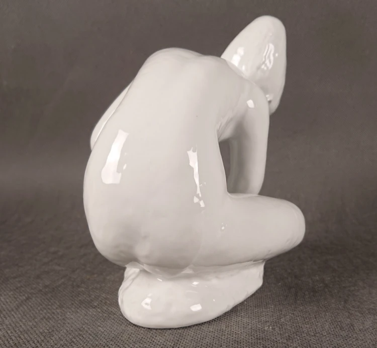 Widok części tylnej porcelanowej dziewczynka na plaży Wallendorf - 17,5 cm