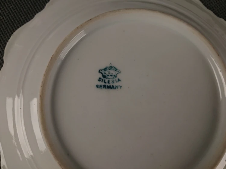 Sygnatura K.S.T. Silesia Germany na spodzie przedwojennej porcelany