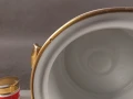 minimalne uszkodzenie na rancie na przedwojennej porcelanie