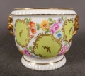 Zbliżenie na drugą stronę korpusu złocona porcelana antyk