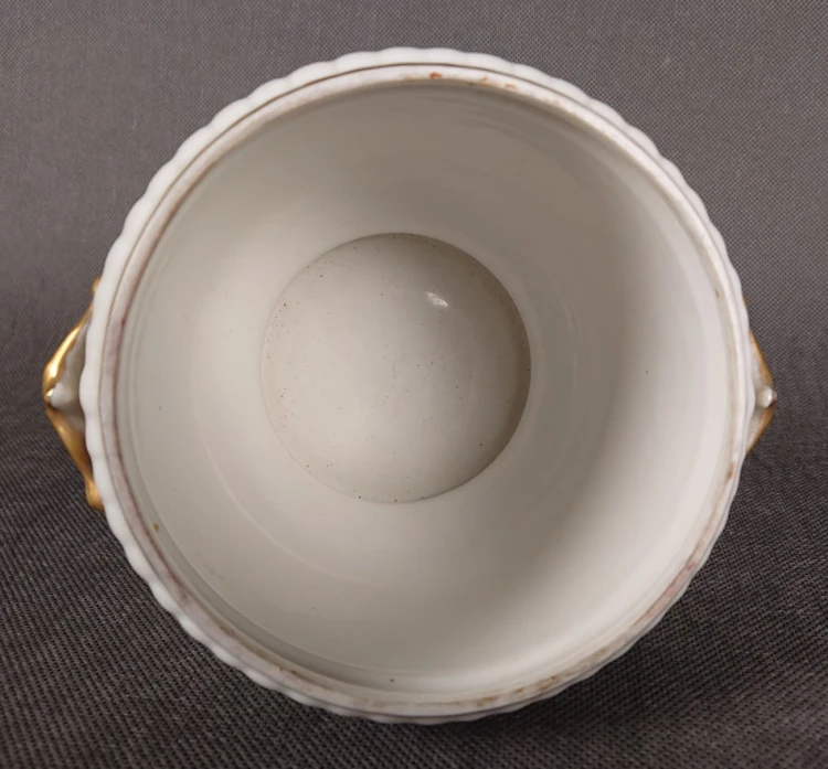 Wnętrze starej osłonki porcelanowej stan bardzo dobry