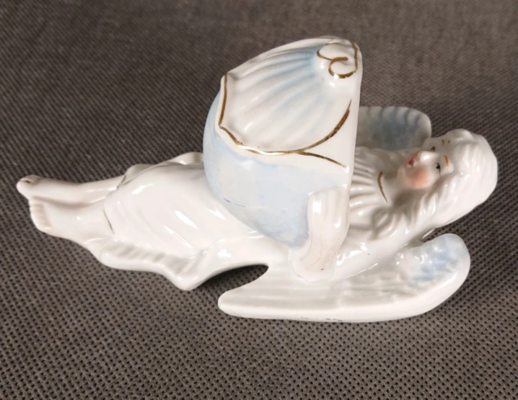Kropielniczka anioł profil porcelana biała stan bardzo dobry