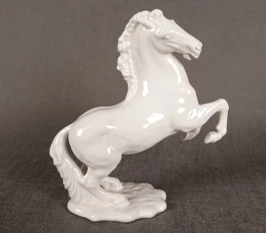 Porcelanowa Figurka Konia w Wspięciu | Klasyczna Biel | Vintage