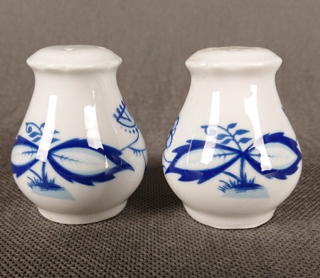 Komplet porcelanowych przyprawników sól i pieprz wzór cebulowy błękitny