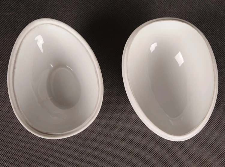Otwarta szkatułka porcelanowa Tettau w kształcie jaja
