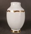 Wazon Eschenbach Bavaria biała porcelana ze złotym ornamentem