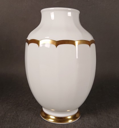 Wazon Eschenbach Bavaria biała porcelana ze złotym ornamentem