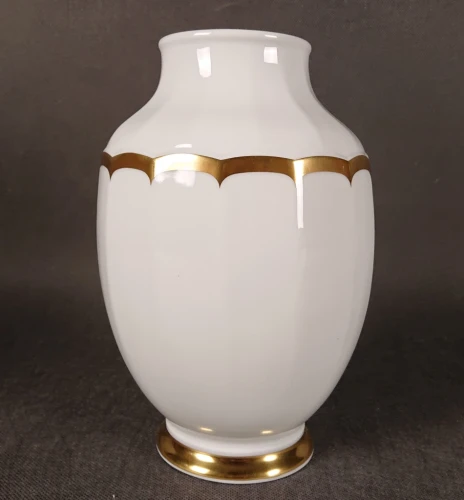Wazon Eschenbach Bavaria biała porcelana ze złotym ornamentem