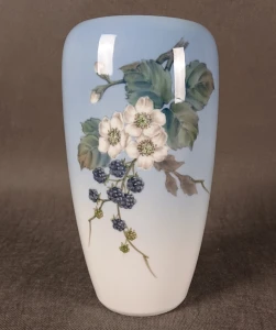 Wazon Royal Copenhagen | Motyw Jeżyny i Kwiatów | Porcelana Duńska | Wys. 23 cm