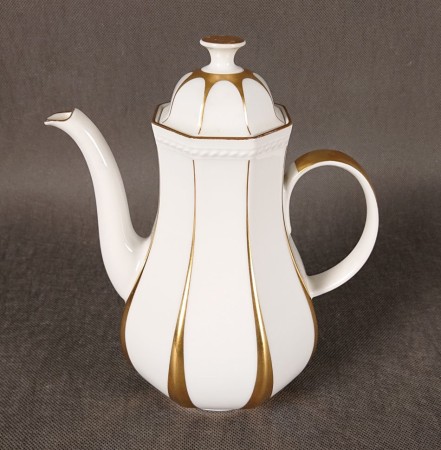Elegancki porcelanowy dzbanek do kawy Schirnding Bavaria ze złotem