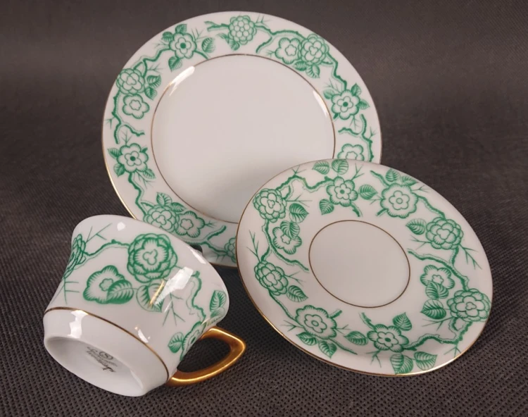 Miniaturowa filiżanka do espresso wysokość 4 cm ze złotym uchem