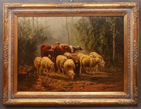Duży obraz olejny na desce mahoniowej Henriego De Beula z 1872 roku, przedstawiający pasterkę i stado owiec oraz krów we mgle, w złotej pałacowej ramie.