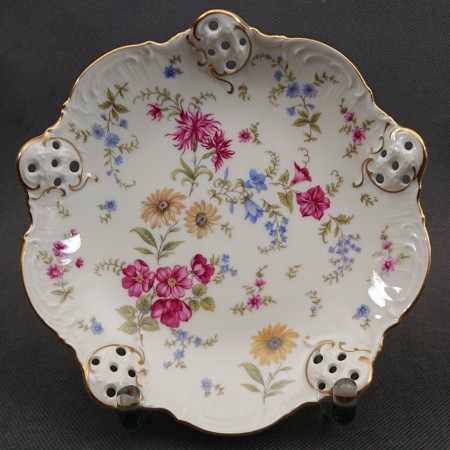 Porcelanowa patera ażurowa Rosenthal Moliere ze wzorem kwiatowym Florida na stojaku kolekcjonerskim