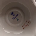 Rzut na niebieską sygnaturą Dresden z koroną oraz odręcznym podpisem malarza original handgemalt H. Koch