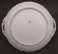 Cały spód białej porcelanowej patery ukazujący okrągłą podstawę o średnicy 26,5 cm