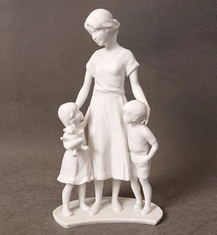 Porcelanowa figurka biskwitowa Matka z dziećmi Kaiser Porzellan