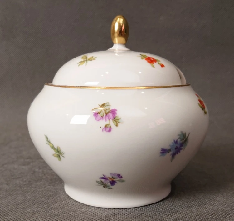 Porcelanowa cukiernica bezuszkowa Thomas Bavaria Streublümchen ujęcie z przodu