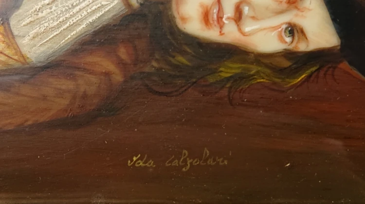 Odręczna sygnatura autorska Ida Calzolari w prawej środkowej części miniatury