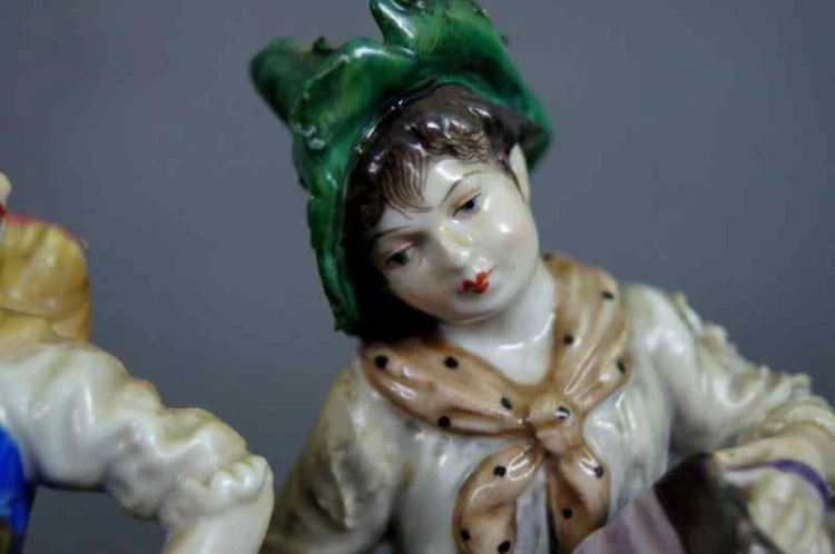 VOLKSTEDT - RUDOLSTADT BAJECZNA FIGURA ROZTAŃCZONE DZIECI !!!