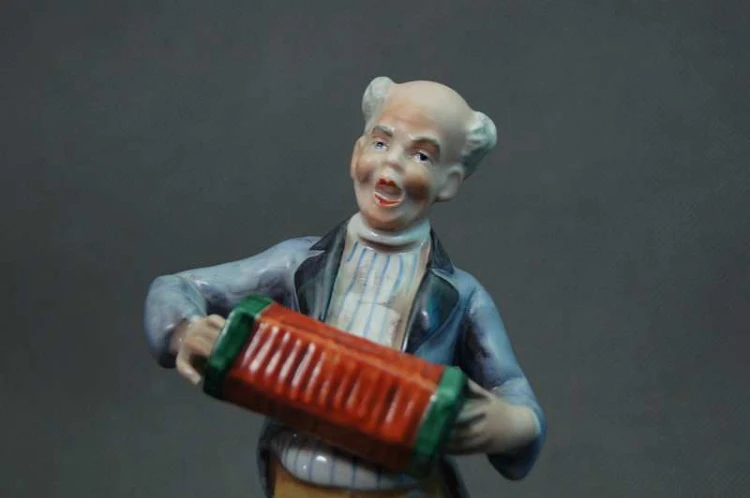 Gräfenthal śliczna figura muzyk z harmonią kapela !!!