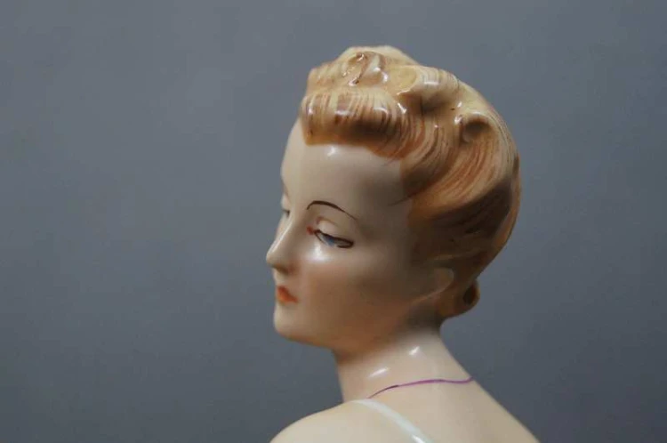 Royal Dux Deutschland Figura kobiety Art Deco