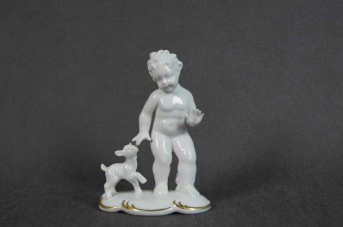 Porcelana Gerold biała figurka chłopczyka z kozą