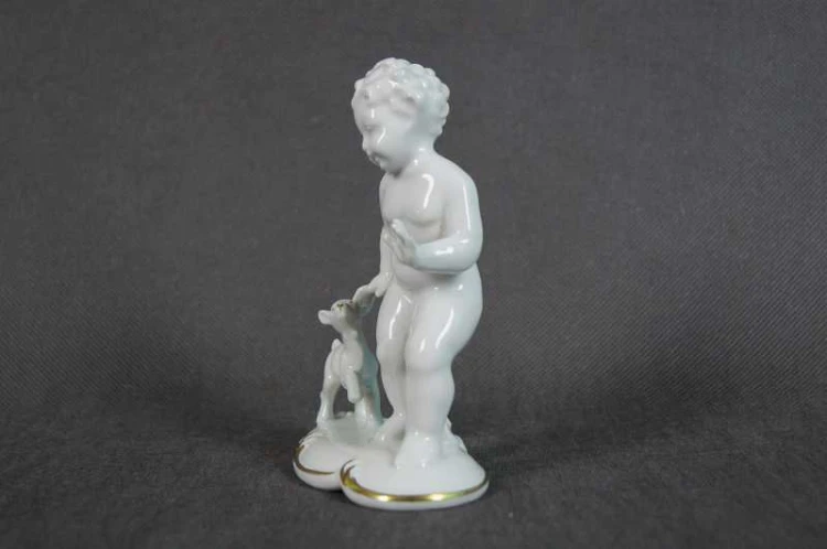Porcelana Gerold biała figurka chłopczyka z kozą