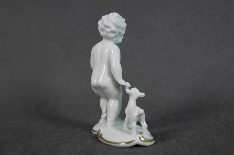 Porcelana Gerold biała figurka chłopczyka z kozą
