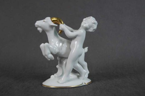 Biała porcelana Gerold figurka chłopiec z kozą