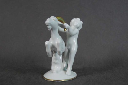 Biała porcelana Gerold figurka chłopiec z kozą