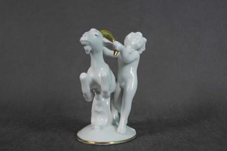 Biała porcelana Gerold figurka chłopiec z kozą