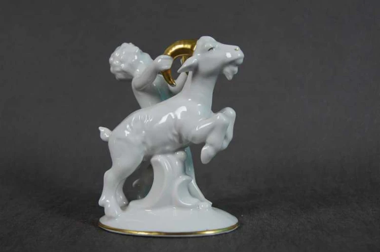 Biała porcelana Gerold figurka chłopiec z kozą