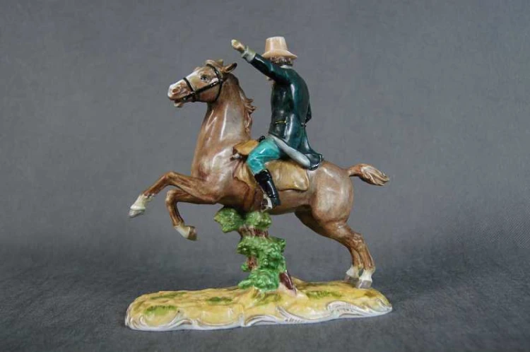 Jeździec na koniu stara porcelanowa figura