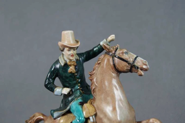 Jeździec na koniu stara porcelanowa figura