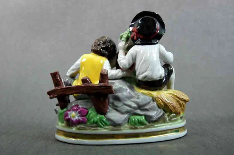 ROYAL MUNCHEN FIGURA ODPOCZYWAJĄCE DZIECI !