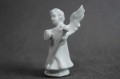 Biały aniołek z harfą porcelanowa figurka