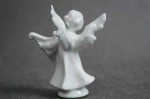 Biały aniołek z harfą porcelanowa figurka
