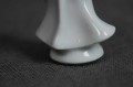 Biały aniołek z harfą porcelanowa figurka