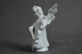 Biały aniołek z wiolonczelą porcelanowa figurka