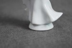 Biały aniołek z wiolonczelą porcelanowa figurka