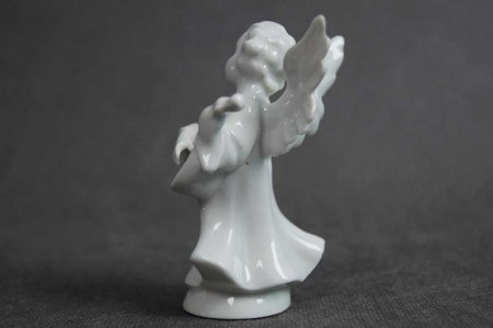 Biały aniołek z mandoliną porcelanowa figurka